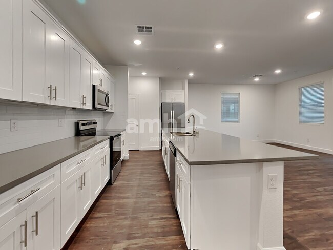 Building Photo - 132 Charmante Tulip Ln