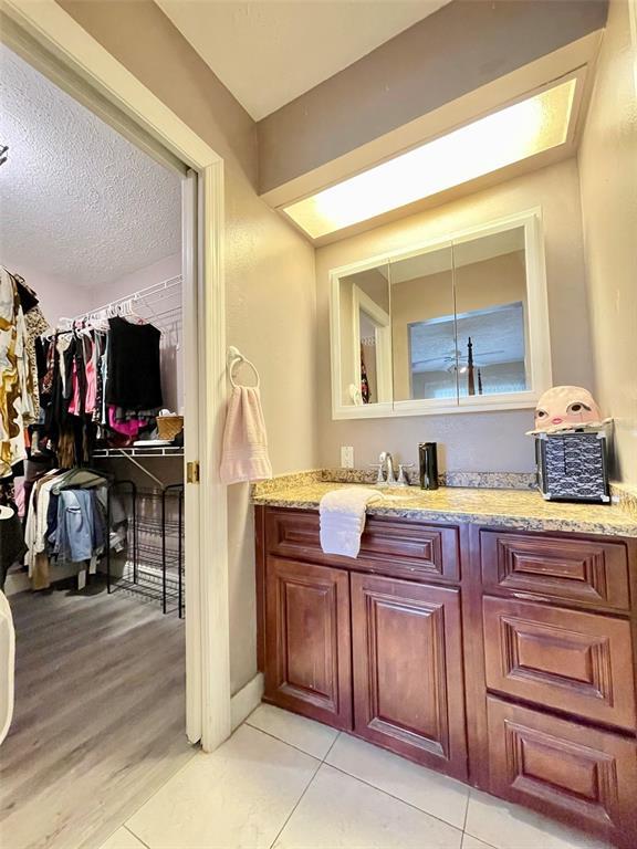 Building Photo - 3016 Oak Cove Dr