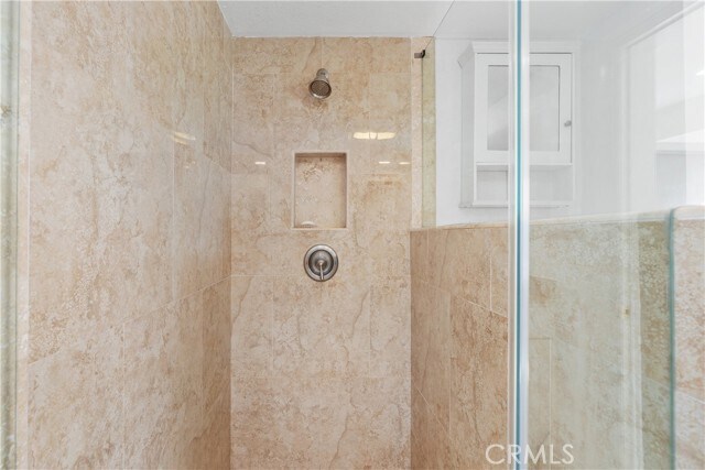 Building Photo - 390 St Ann's Dr