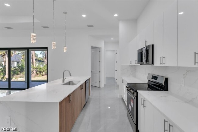 Building Photo - 2613 39th St W