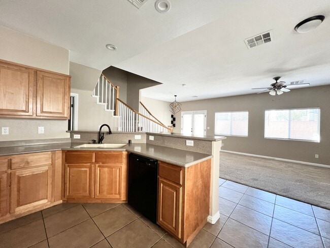 Building Photo - 102 S Pointe Way