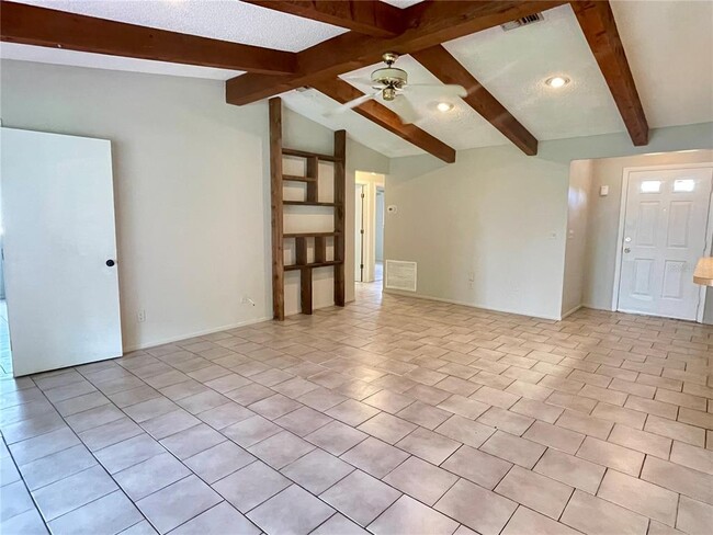 Building Photo - 2120 Outer Dr
