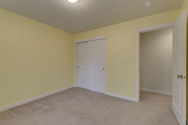 Building Photo - Bright and spacious 3 bed home in nice Lynnwood location!