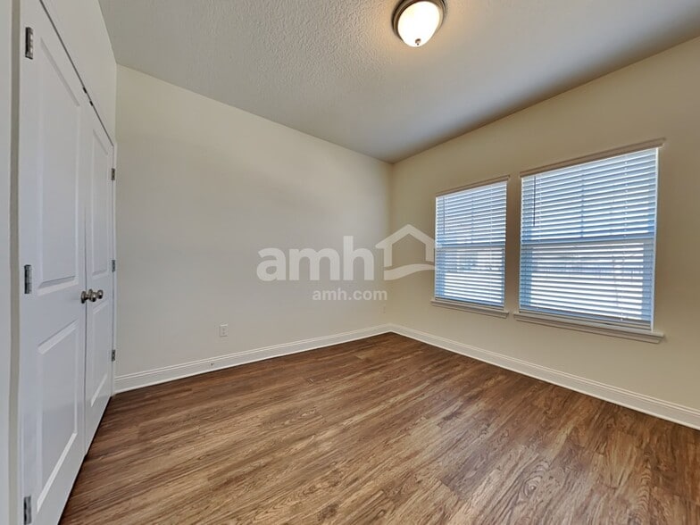Building Photo - 892 Sunny Stroll Dr