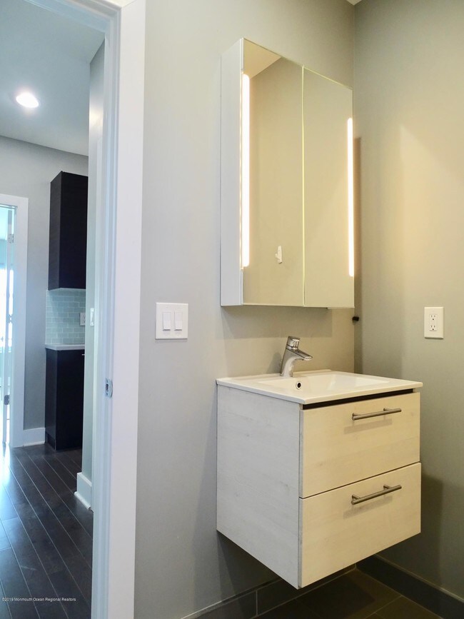 Building Photo - 909 Asbury Ave