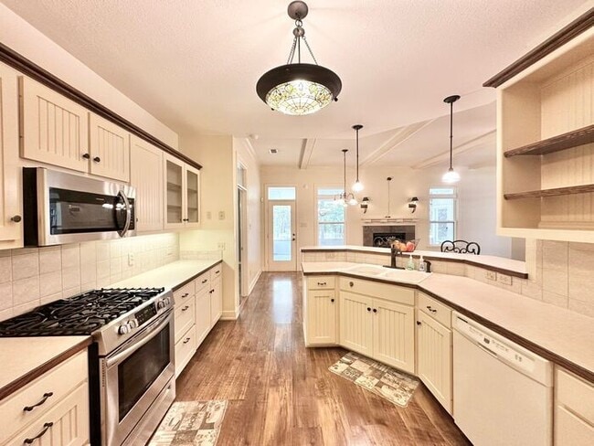 Building Photo - Coming Soon! Show Stopping Home in Flint!