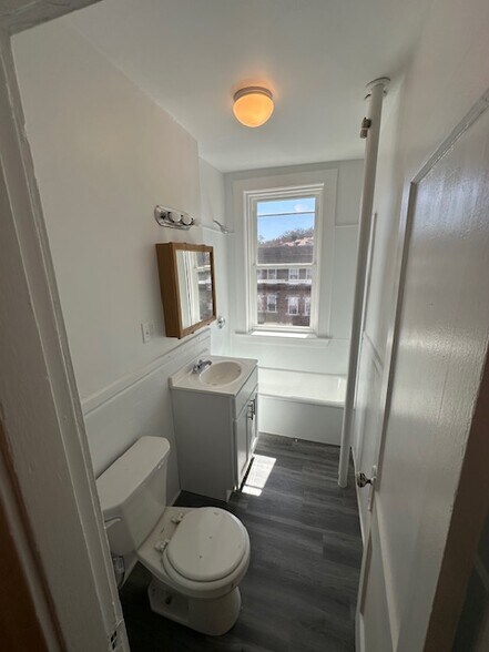 Building Photo - 85 Brainerd Rd