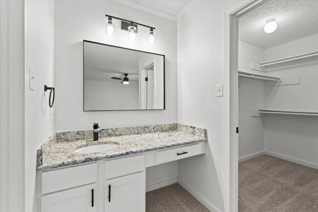Building Photo - 5310 Vagas Dr