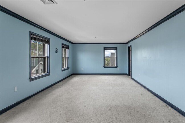 Building Photo - 677 Quinnipiac Ave