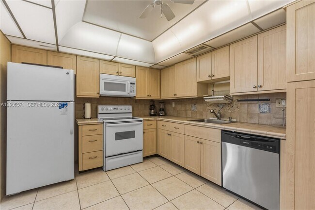 Building Photo - 1600 S Ocean Dr