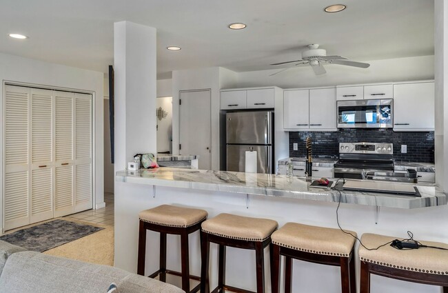 Building Photo - Furnished Masters, 2 Bed, 2 Bath Condo wit...