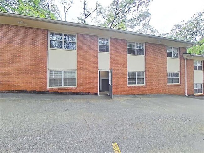 Primary Photo - 1322 Euclid Ave NE