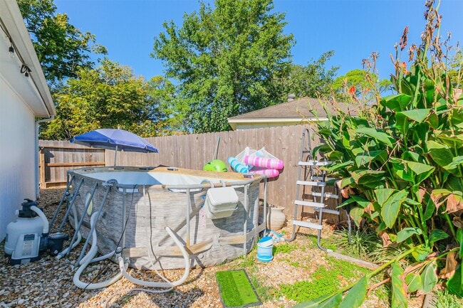 Building Photo - 9714 Railton St