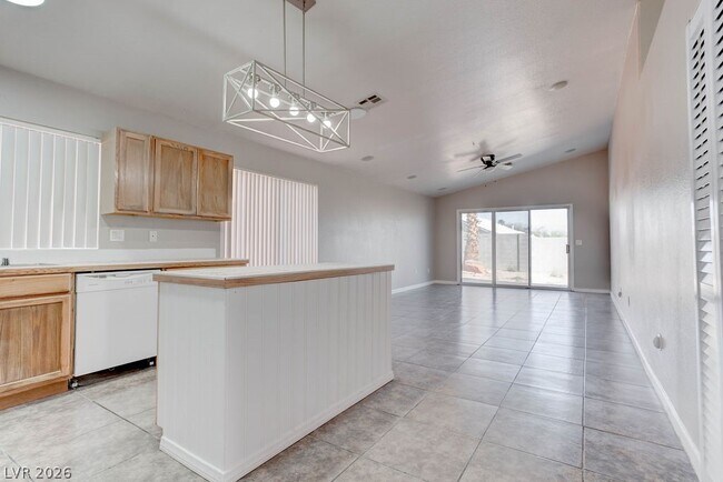 Building Photo - 1716 Anchor Dr