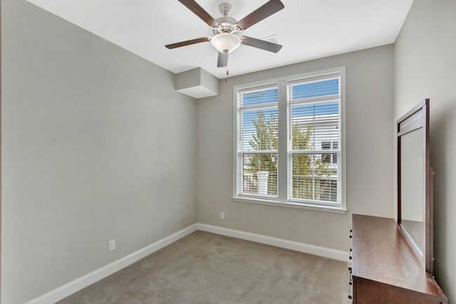 Building Photo - 2052 Sunflower Dr