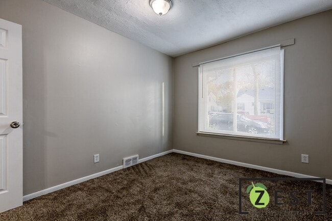 Building Photo - OPEN HOUSE- 4/2! 3PM-330PM! 2-BEDROOM 1-BATHROOM RANCH