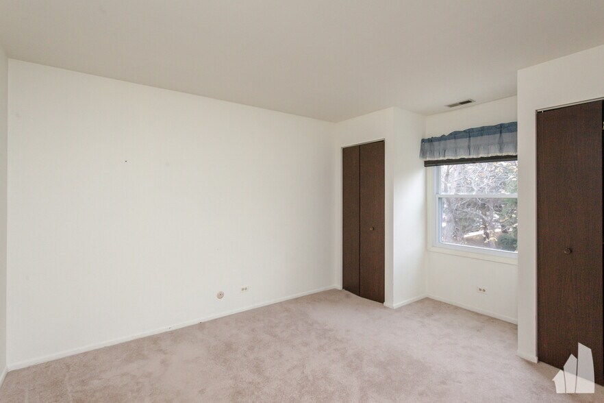 Building Photo - 2630 Northampton Dr