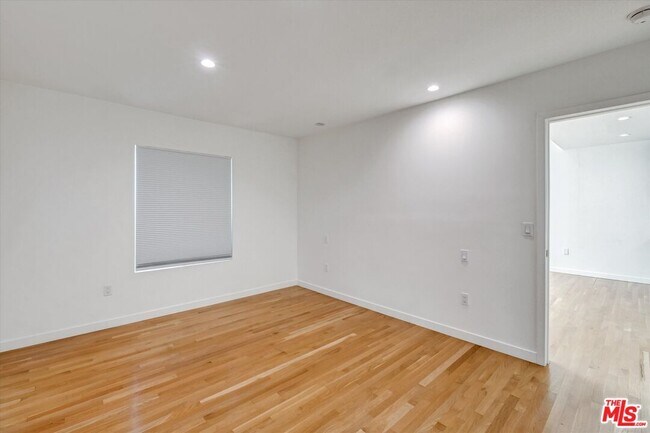 Building Photo - 5400 W 82nd St