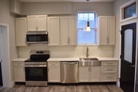 Building Photo - Newly Renovated Duplex in the Hill