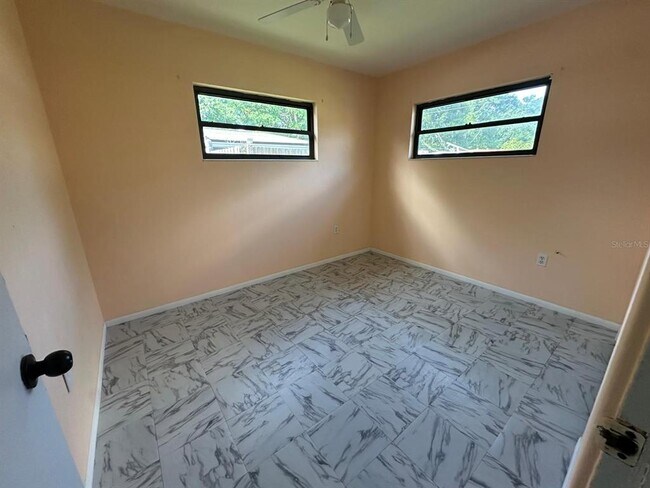 Building Photo - 1508 Mona Ave
