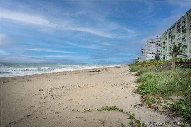 Building Photo - 9940 S Ocean Dr