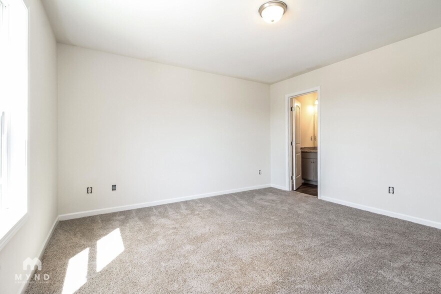 Building Photo - 309 Noble Ln