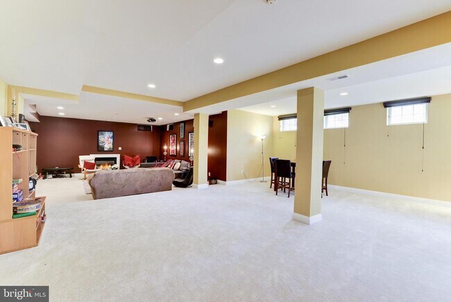 Building Photo - 2945 Oakton Knoll Ct