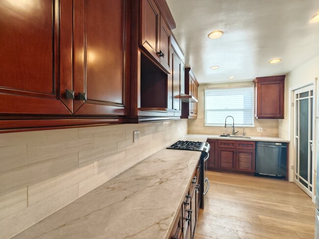 Building Photo - 11762 Brookshire Ave