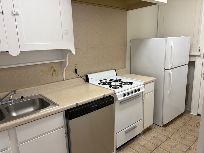 Building Photo - South Highlands 1BR/1BA