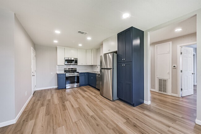 Building Photo - 1266 Dove St