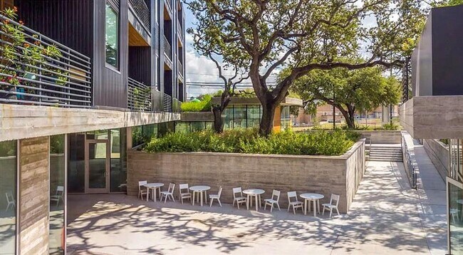 Building Photo - 900 S 1st St