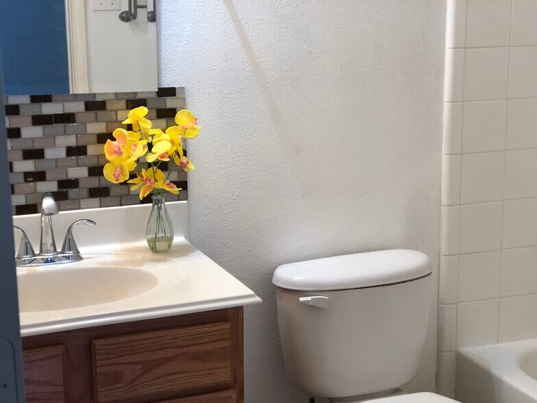 Building Photo - 9821 Rhea Ct