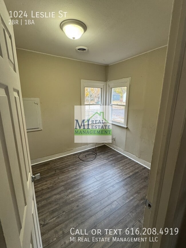 Building Photo - 1024 Leslie St