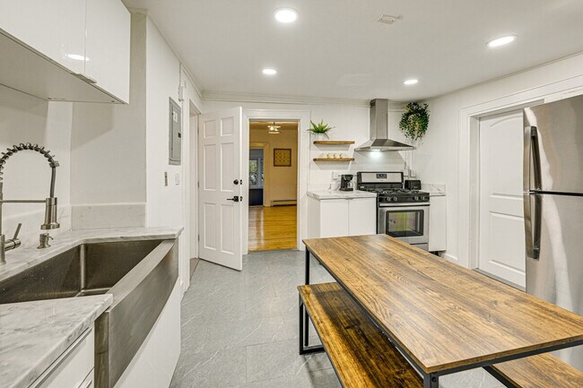 Building Photo - 81 Southside Ave