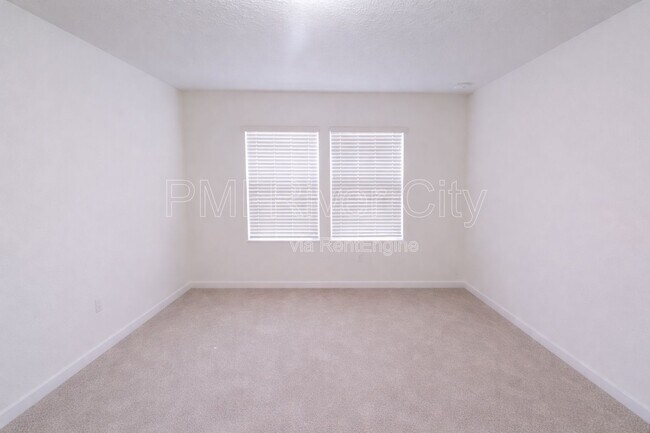 Building Photo - 12154 Alexandra Dr