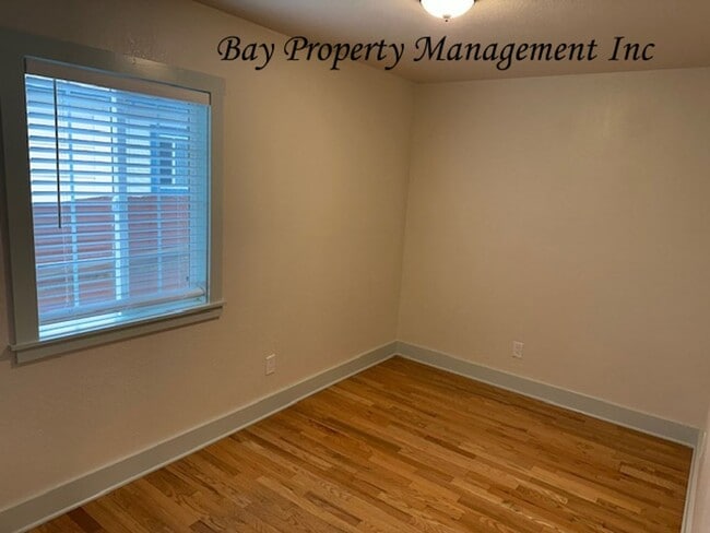 Building Photo - Charming 2 Bedroom, 2 Bath Home with Beaut...