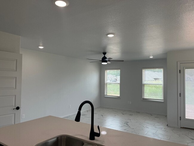 Building Photo - COX-NORTHRIDGE DR-2