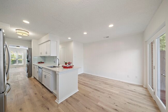 Building Photo - 1227 Country Pl Dr