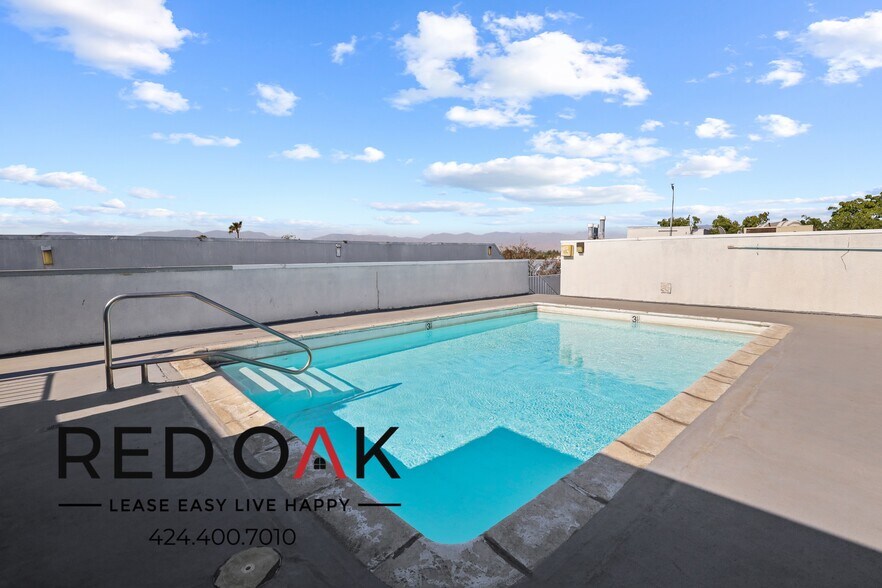 Building Photo - 8309 Cedros Ave