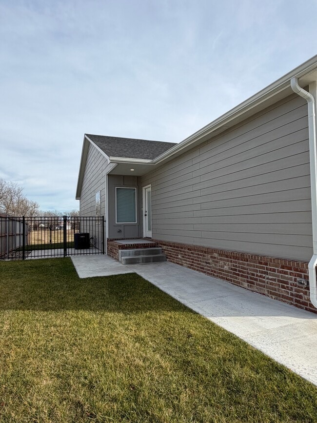 Building Photo - 1128 N Joye St