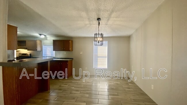 Building Photo - 307 W Lee St