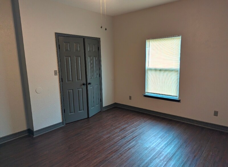 Building Photo - 723 S 33rd St