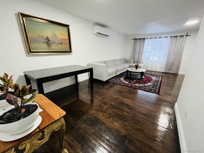 Building Photo - 19 Cedar Ln