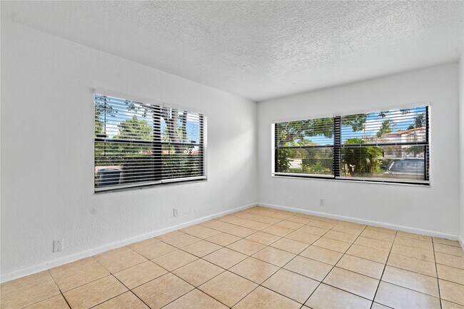 Building Photo - 11632 NW 26th Ct