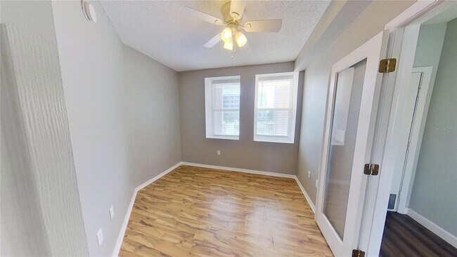 Building Photo - 6495 Shoreline Dr