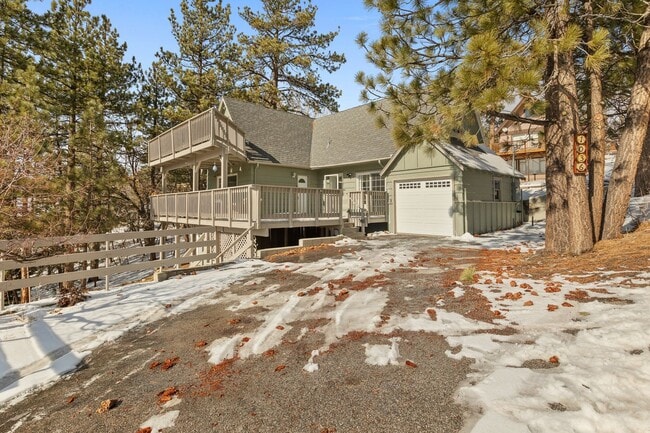 Primary Photo - Lake-View 4BR Cabin with Dual Decks in Faw...