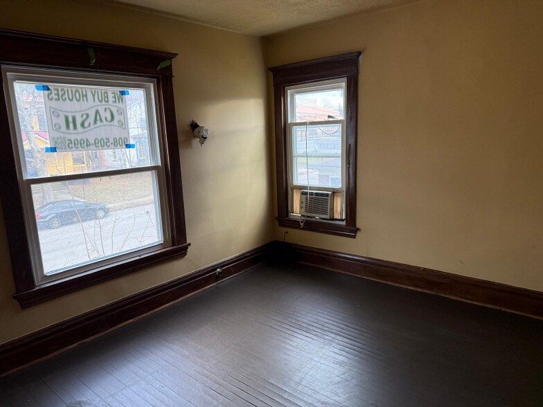 Building Photo - 107 N Oakland Ave