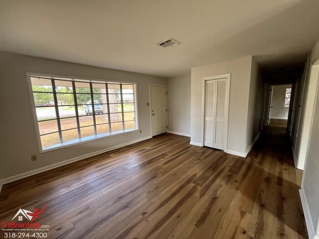 Building Photo - 5645 Knollcrest Dr