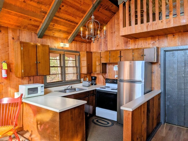 Building Photo - 24 Chalet Village Dr