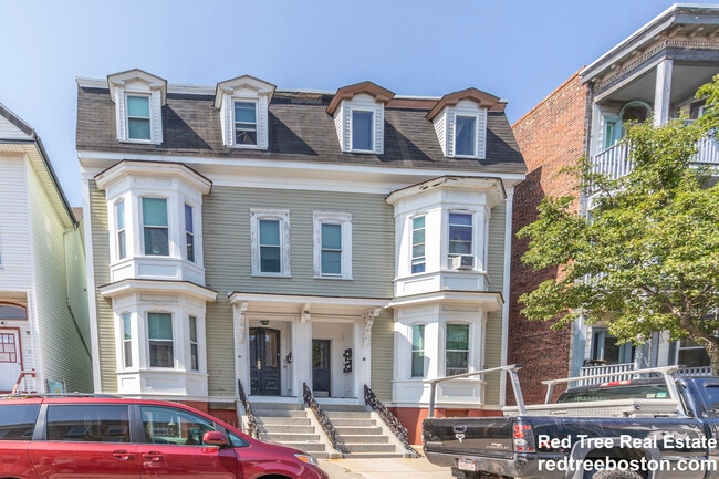 Building Photo - 28 Monmouth St